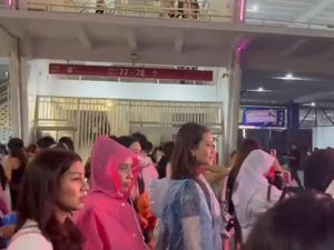 Lepek Gak Ngaruh! Demi BLACKPINK, Nagita Slavina-Aaliyah Massaid Hujan-hujanan Lepek Gak Ngaruh! Demi BLACKPINK, Nagita Slavina-Aaliyah Massaid Hujan-hujanan