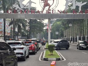 Senayan Macet Jelang Konser BLACKPINK, Lalin Dialihkan Senayan Macet Jelang Konser BLACKPINK, Lalin Dialihkan