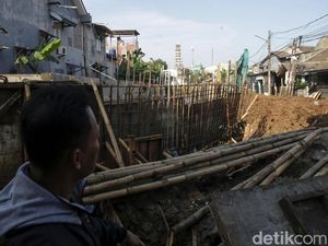 Penampakan Tanggul Jebol Yang Bikin Pondok Kacang Permai Kebanjiran