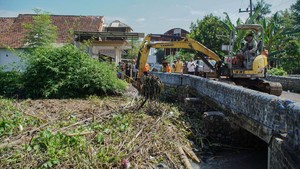 Banjir Rendam 895 Rumah di Rowokangkung, Lumajang, Pemkab Salurkan Bantuan