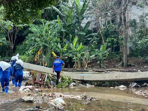 Video: Tanggul Baswedan di Jati Padang Jebol, Sementara Ditambal Karung Pasir