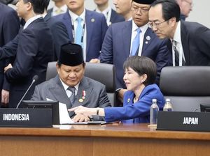 Momen PM Jepang Sampai Tarik Kursi untuk Sapa Prabowo di KTT APEC