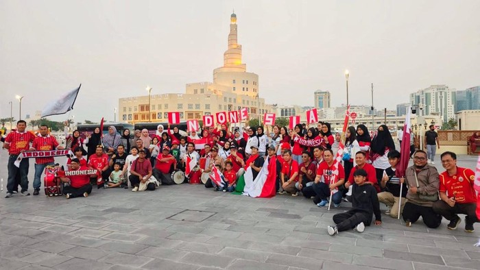 Garuda Qatar melakukan parade di Doha untuk menyemarakan Piala Dunia U-17 2025 yang diikuti oleh Timnas Indonesia U-17.