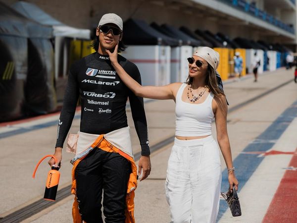 Potret Cantik Hana Malasan, Aktris yang Dilamar Pembalap Sean Galael di Pantai