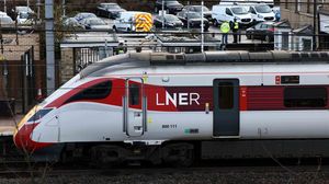 Horor di Kereta Inggris! 9 Penumpang Jadi Korban Penusukan Massal