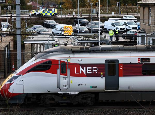 Horor di Kereta Inggris! 9 Penumpang Jadi Korban Penusukan Massal