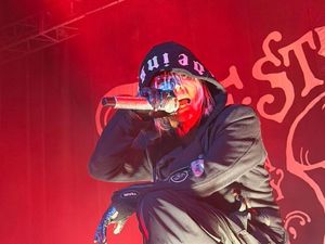 HYDE Geber Jakarta! Ngomongin Rendang sampai Bawa Pistol Mainan di Tribun