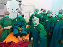 Kemensos Gelar Operasi Katarak Gratis untuk 115 Lansia di Jambi