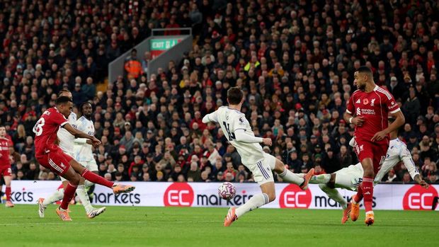 Soccer Football - Premier League - Liverpool v Aston Villa - Anfield, Liverpool, Britain - November 1, 2025 Liverpool's Ryan Gravenberch scores their second goal REUTERS/Phil Noble EDITORIAL USE ONLY. NO USE WITH UNAUTHORIZED AUDIO, VIDEO, DATA, FIXTURE LISTS, CLUB/LEAGUE LOGOS OR 'LIVE' SERVICES. ONLINE IN-MATCH USE LIMITED TO 120 IMAGES, NO VIDEO EMULATION. NO USE IN BETTING, GAMES OR SINGLE CLUB/LEAGUE/PLAYER PUBLICATIONS. PLEASE CONTACT YOUR ACCOUNT REPRESENTATIVE FOR FURTHER DETAILS..