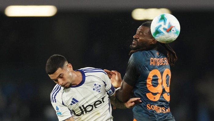 Soccer Football - Serie A - Napoli v Como - Stadio Diego Armando Maradona, Naples, Italy - November 1, 2025 Comos Alvaro Morata takes a penalty as Napolis Vanja Milinkovic-Savic makes a save REUTERS/Ciro De Luca