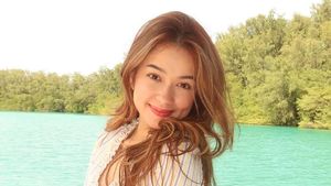 Potret Rebecca Klopper di Pulau Seribu, Manja di Tengah Lautan Biru!