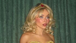 Sabrina Carpenter Cosplay Barbie-Wonder Woman