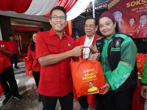 Dekatkan Golkar dan Rakyat, SOKSI Bagikan Sembako ke Sopir Ojek di Jakarta
