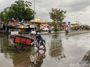 Banjir di Jalan Kaligawe Semarang Berangsur Surut, Toko-toko Mulai Buka