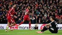 Kemenangan ini menjadi tiga poin penting pertama dalam lima laga terakhir, sekaligus mengangkat Liverpool ke posisi ketiga klasemen sementara dengan 18 poin. REUTERS/Phil Noble