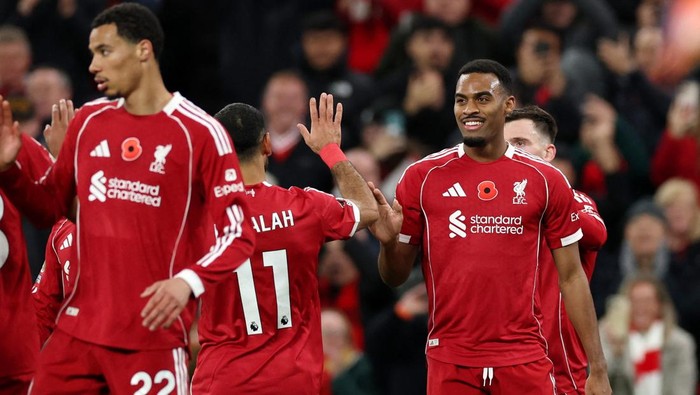 Setelah melalui empat laga tanpa kemenangan, Liverpool akhirnya bangkit dan kembali ke jalur positif. Menjamu Aston Villa di Anfield, Minggu (2/11/2025) dini hari WIB, The Reds menang meyakinkan dengan skor 2-0 pada lanjutan pekan ke-10 Liga Inggris.