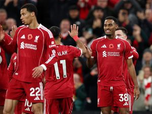 The Reds Bangkit! Liverpool Raih Kemenangan 2-0 atas Aston Villa di Anfield