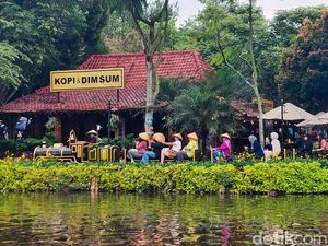 Kereta Danau, Cara Baru Menikmati Pesona Floating Market Lembang Kereta Danau, Cara Baru Menikmati Pesona Floating Market Lembang