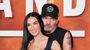 Potret Mesra Demi Moore dengan Mantan Suami Angelina Jolie, Pelukan