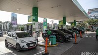 Antusiasme Pengendara Sambut Kembalinya BBM Ron 92 di SPBU BP Bekasi