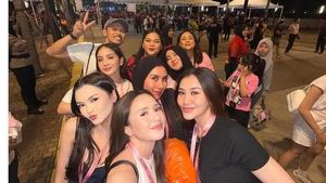 8 Gaya Artis Nonton Konser BLACKPINK, Nagita Slavina Hingga Ayu Ting Ting