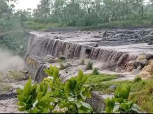 Banjir Lahar Gunung Semeru Terjang Aliran Sungai di Lumajang