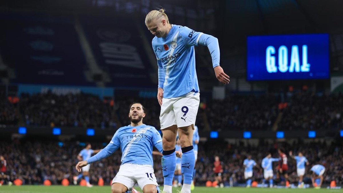 Erling Haaland selebrasi robot usai mencetak gol. (Foto: Offside via Getty Images/Simon Stacpoole/Offside)