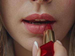 Video: Soft Pink Makeup for Valentines Day