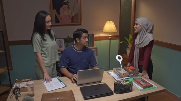 Ipar Adalah Maut The Series merupakan versi yang lebih utuh dan jauh lebih dramatis daripada versi film, karena format serial memungkinkan kisah ini dibuat dengan durasi yang lebih panjang dan intens.