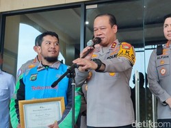 Kapolda Metro Beri Penghargaan ke Ojol Kamtibmas Gagalkan Curanmor di Cakung