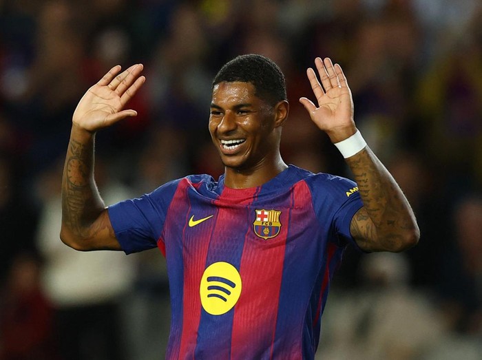 Soccer Football - LaLiga - FC Barcelona v Elche - Estadi Olimpic Lluis Companys, Barcelona, Spain - November 2, 2025 FC Barcelona's Marcus Rashford celebrates scoring their third goal REUTERS/Albert Gea