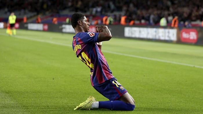 BARCELONA, SPAIN - NOVEMBER 2: Marcus Rashford of FC Barcelona celebrates 3-1 during the LaLiga EA Sports  match between FC Barcelona v  Elche at the Lluis Companys Olympic Stadium on November 2, 2025 in Barcelona Spain (Photo by David Ramirez/Soccrates/Getty Images)
