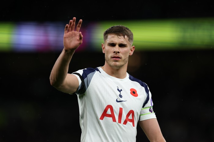 LONDON, ENGLAND - NOVEMBER 01: Micky van de Ven of Tottenham Hotspur reacts during the Premier League match between Tottenham Hotspur and Chelsea at Tottenham Hotspur Stadium on November 01, 2025 in London, England. (Photo by Justin Setterfield/Getty