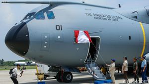 Momen Prabowo Siram Pesawat Baru dengan Air Bunga, Serahkan Simbolis ke TNI AU