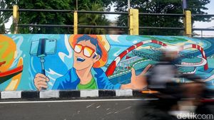 Warna-Warni Mural di Gubeng Surabaya
