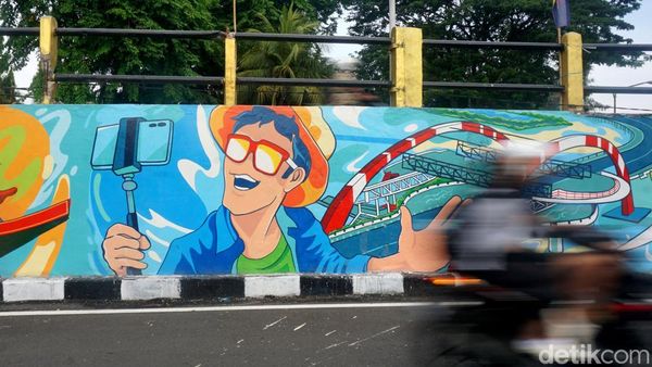 Warna-Warni Mural di Gubeng Surabaya