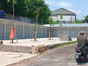 Kondisi Pasar Barito Baru di Lenteng Agung: Sepi!