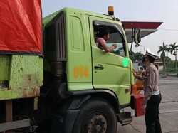 Polisi Minta Truk Tambang Putar Balik gegara Langgar Jam Operasi di Serang