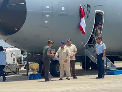 Prabowo Serahkan Pesawat Angkut Baru Airbus A400M ke Panglima TNI
