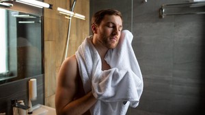 Apakah Mandi Junub di Siang Hari Membatalkan Puasa? Ini Penjelasannya