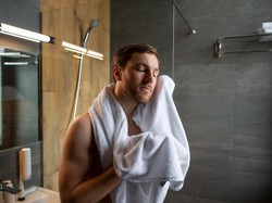 Cara Mandi Wajib Pria yang Benar dan Sah Sesuai Syariat Islam, Ini Niatnya