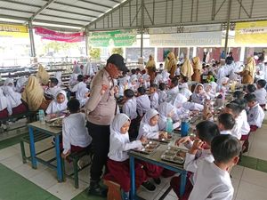 SPPG Polres Siak Distribusikan MBG Aman Berkualitas ke 2.004 Siswa