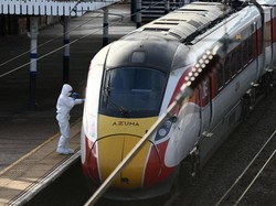 Momen Mengerikan Penikaman Massal di Kereta Dianggap Lelucon Halloween