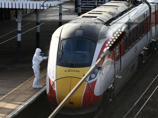 Suasana Mencekam di Stasiun Inggris Pascapenikaman Massal