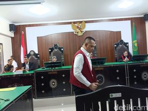 Sebut Dakwaan Hasil Imajinasi, Kompol Yogi Minta Dibebaskan di Kasus Nurhadi