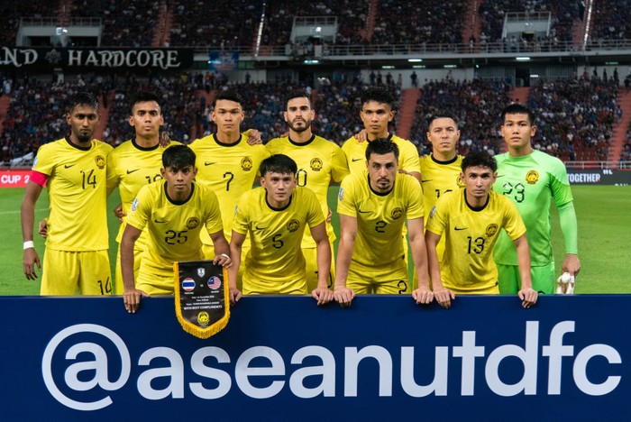 BANGKOK, THAILAND - 2024/12/14: Players of Malaysia pose for a group photo during the Asean Cup 2024 Group A match between Thailand and Malaysia at Rajamangala National stadium. Final score; Thailand 1 : 0 Malaysia. (Photo by Peerapon Boonyakiat/SOPA Images/LightRocket via Getty Images)