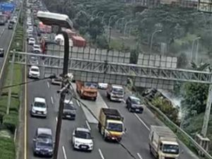 Ada Truk Terguling, Lalin di Tol Jakarta Arah Tangerang Macet Panjang