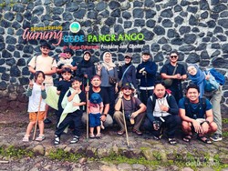 Trekking Hore ke Curug Cibereum Bareng Tetangga