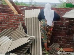 Puting Beliung Rusak Rumah di Lombok Timur, Warga Mengungsi