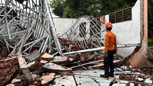 Video: Atap SMK di Bogor Ambruk gegara Angin Kencang, 5 Siswa Masih Dirawat